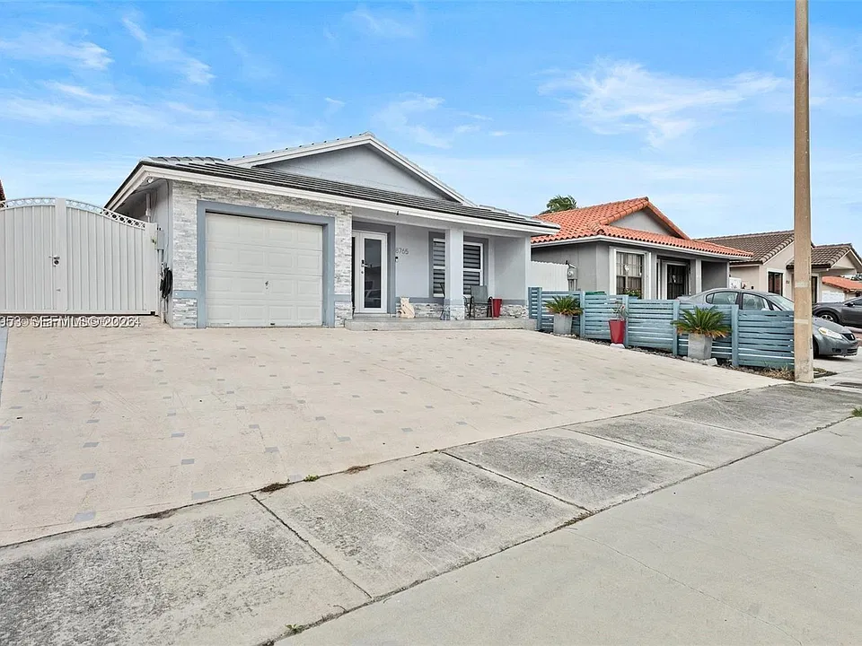 8765 NW 111th Ter