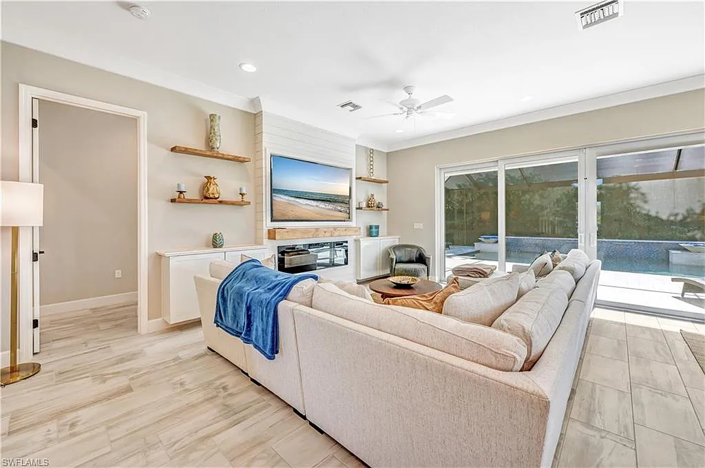 3 bed, 3.0 bath, 1935 sqft, $9,000 — Photo 3
