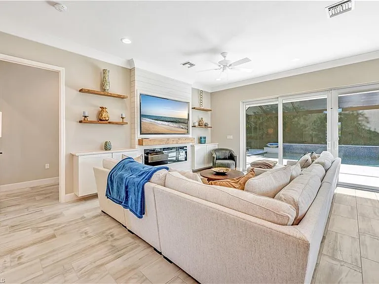 11453 Jacaranda Dr — Photo 3