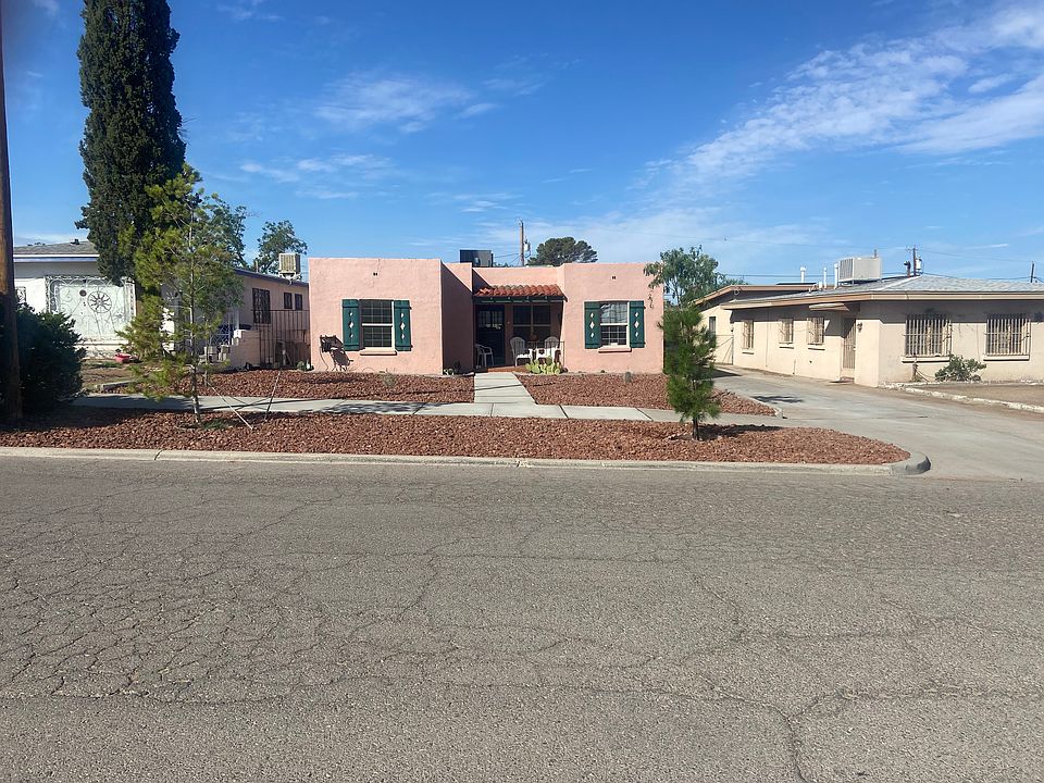 3 Bedroom, 3 Bath, new kitchen appliances, new double pane windows, refrigerated air conditioner throughout the house, newly painted