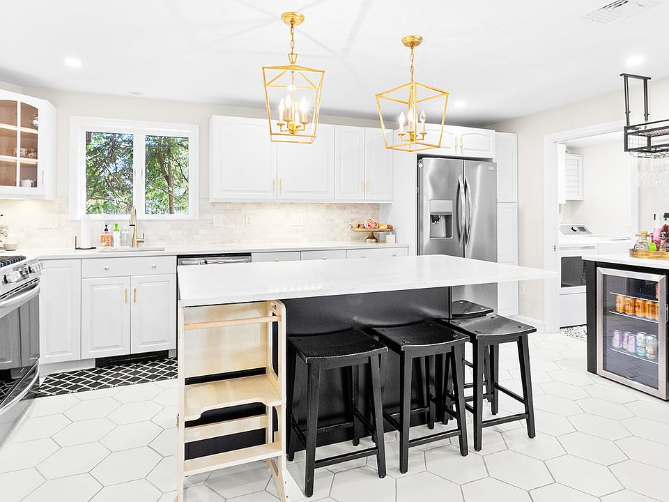 Beautifully updated kitchen