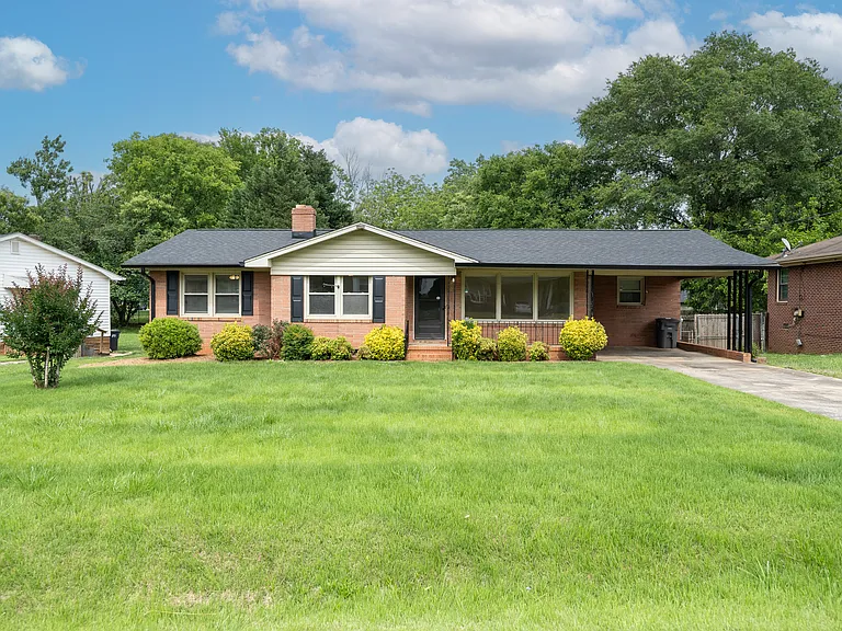 10 Templewood Dr — Photo 1