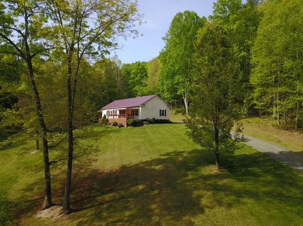 2820 Cross Roads Dr, Galax, VA 24333