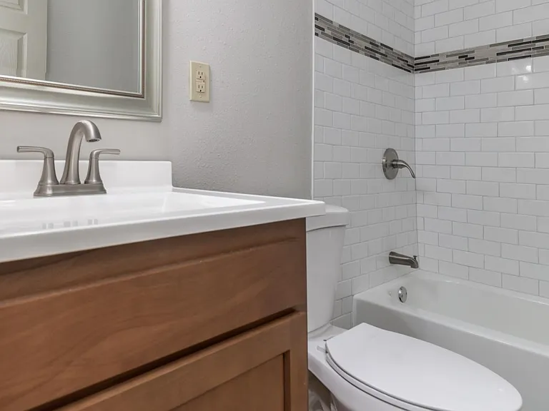 6042 Kingsbury Ave #3W — Photo 13