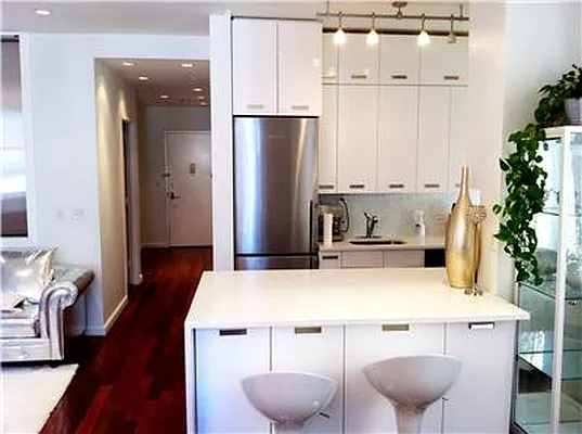 Rented by R New York | media 21