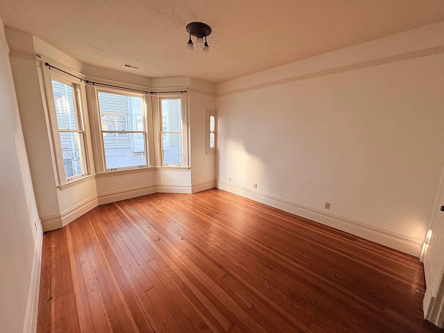 2 bed, 868 sqft, $4,995 — Photo 2