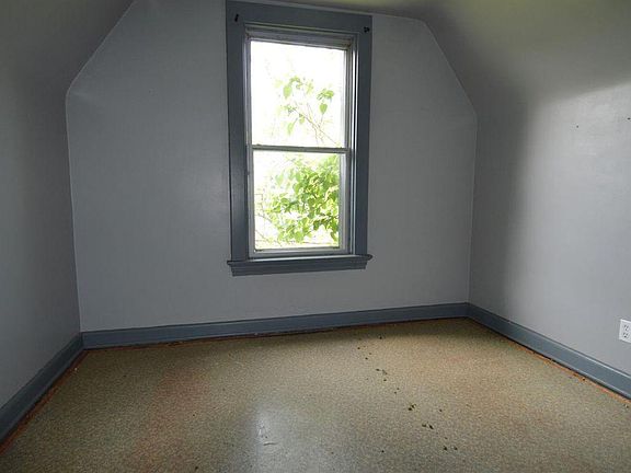 4th image of 343 N Charity St