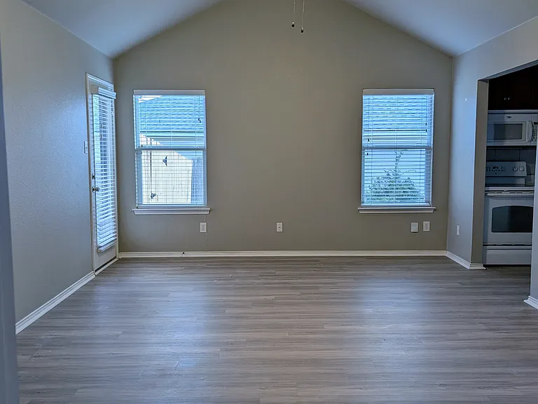 525 Oxford Loop — Photo 27