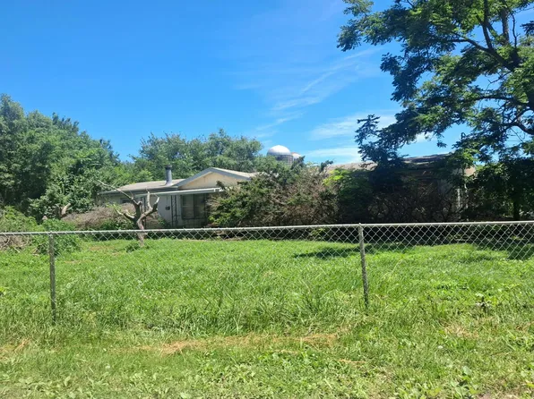 8436 SE California Ave, Berryton, KS 66409