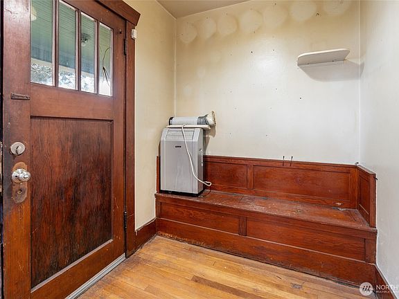 3rd image of 5121 S Oakes Street