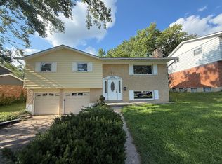 2476 Ambassador Dr, Cincinnati, OH 45231