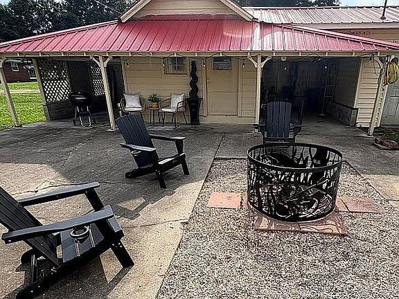 2nd image of 400 Gooch Rd