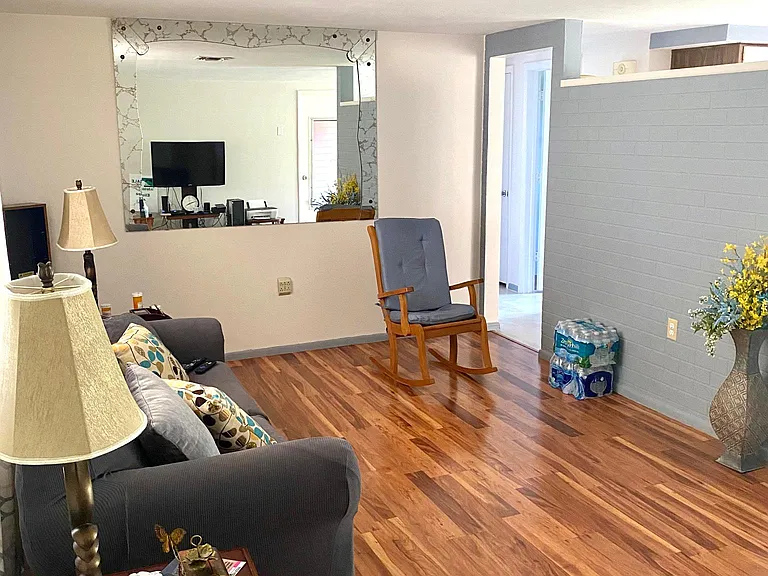 3341 Jarvis St — Photo 4