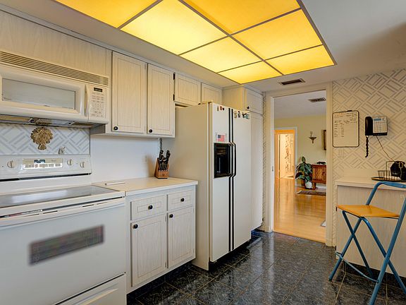 3rd image of 11 Concourse Drive #D
