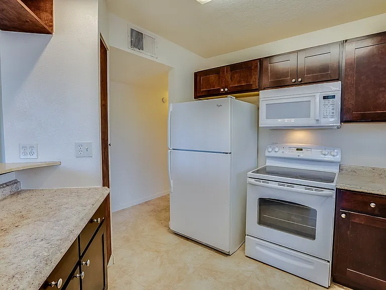 422 E Navajo Rd — Photo 14