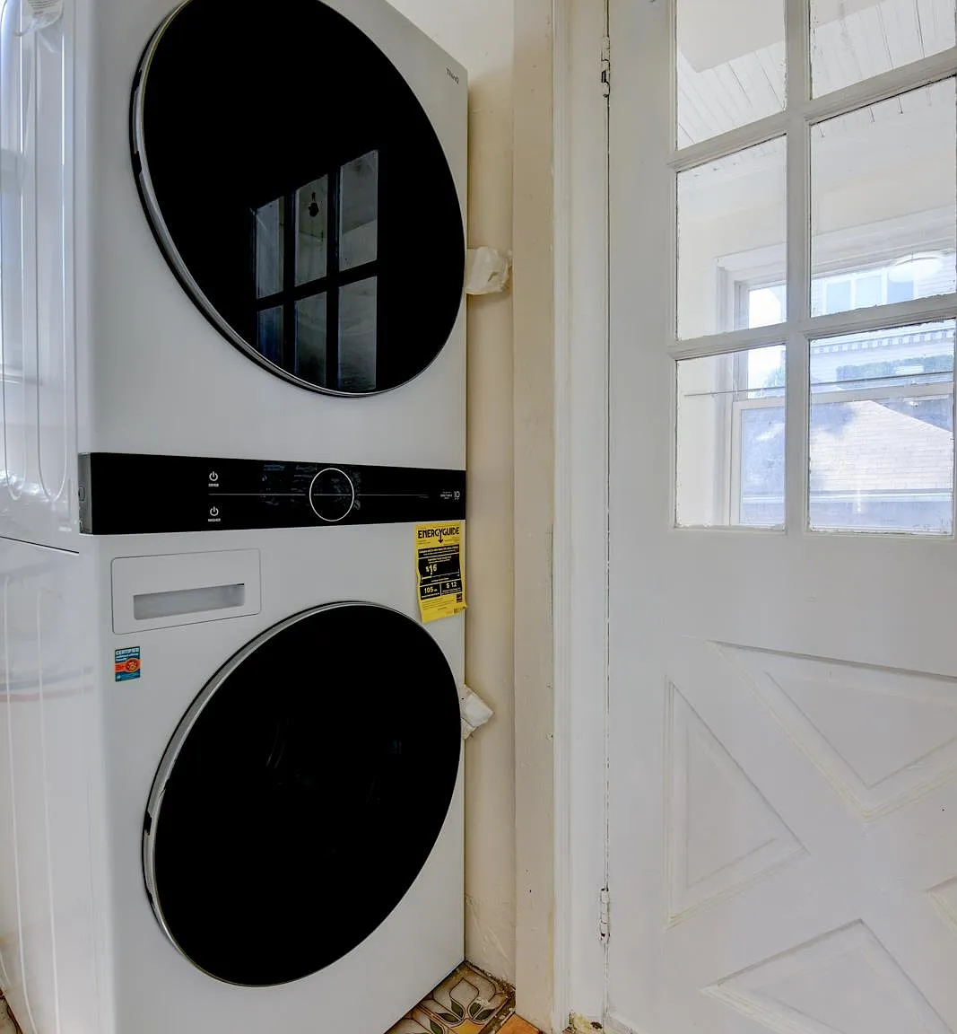 3 bed, 1.0 bath, $2,950 — Photo 3