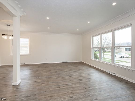 3rd image of 9613 Melody Ln