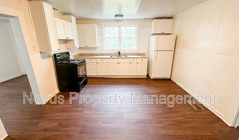 135 W Atlanta St — Photo 6