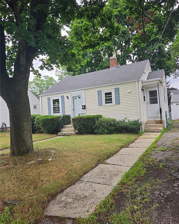 1st image of 15 Maplecrest Dr