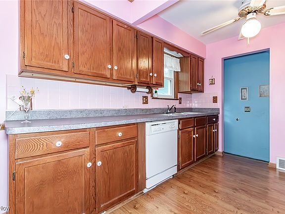5th image of 423 E 330th St