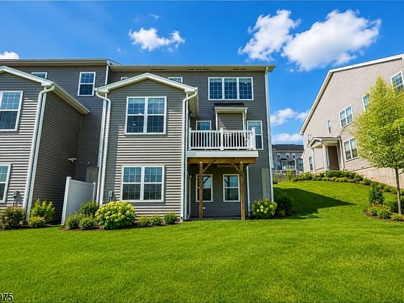 5th image of 21 Astoria Pl