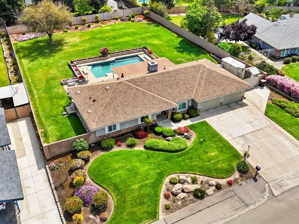 18887 Shore Dr, Madera, CA 93638