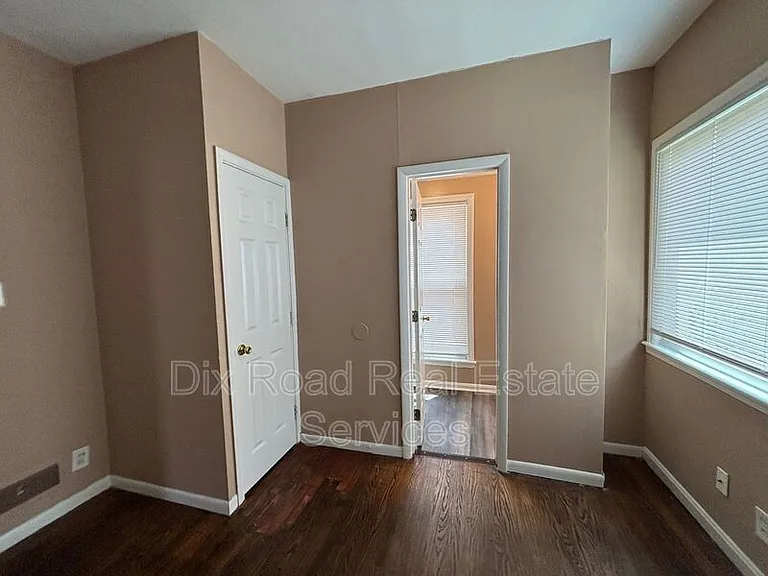 405 Moore St — Photo 10