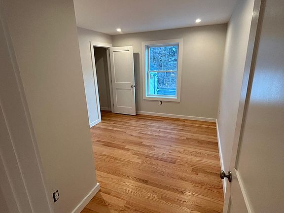 3rd image of 625 Essex Ave #3