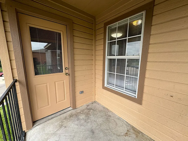 3301 Barcelona Dr — Photo 18