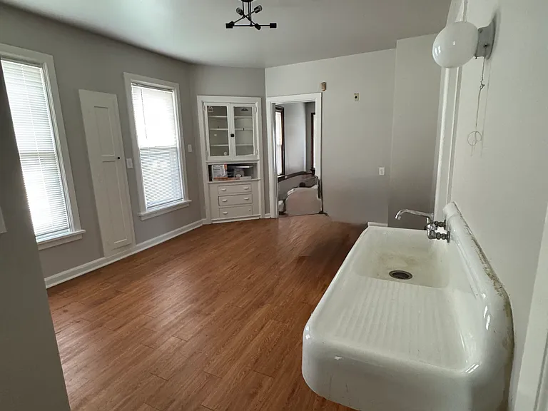 330 E Chambers St — Photo 10