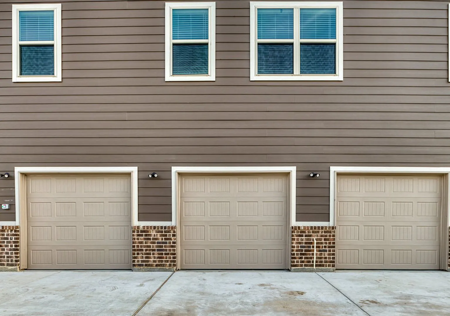 Gorgeous 2 Bedroom Four Plex Located In Midlothian Isd! — Photo 4