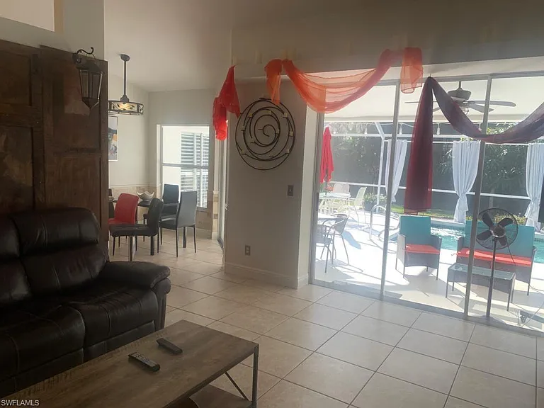 1499 Vintage Ln — Photo 2