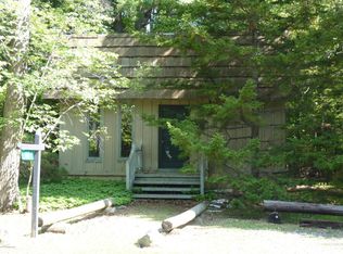 107 Camelot Dr, Pocono Lake, PA