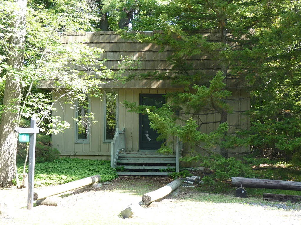 107 Camelot Dr photo 1