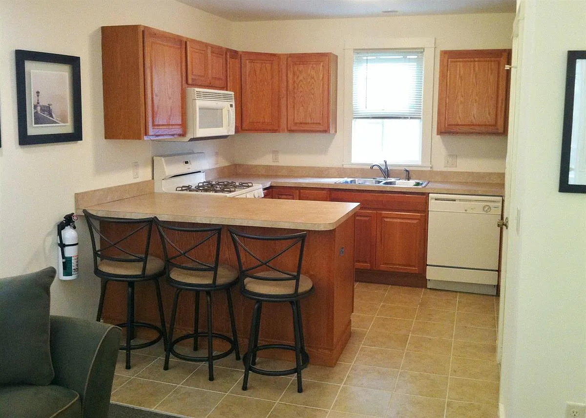 208 Williams St — Photo 4