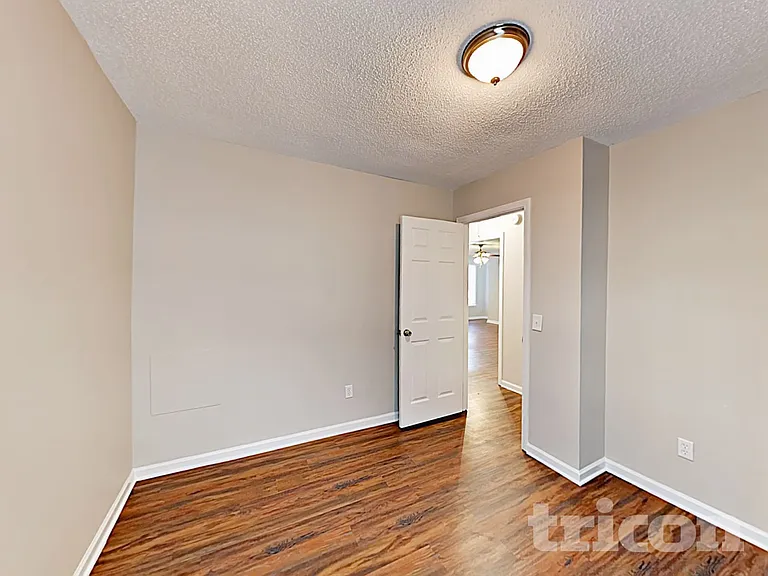 204 Winslow Way — Photo 14