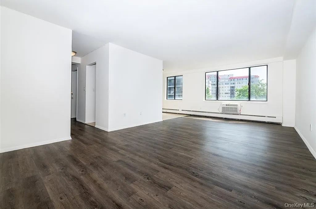 1 bed, 1.0 bath, $2,400 — Photo 3