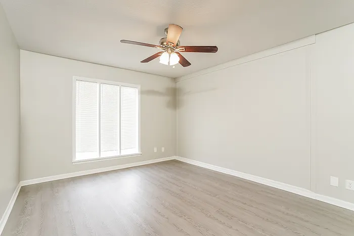 2389 Grace Ln — Photo 2