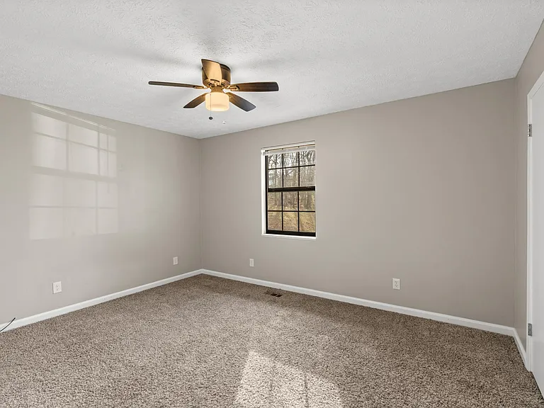 629 Ed Davis Rd — Photo 15