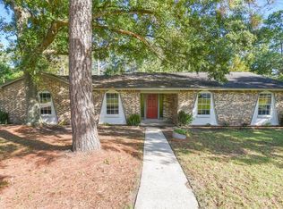 218 Valley Dr, Conroe, TX 77303
