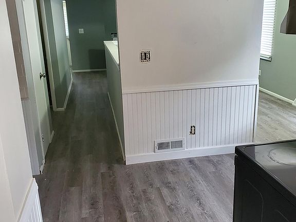 4th image of 18319 Chagrin Blvd