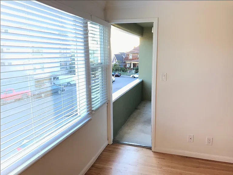 311 Lester — Photo 14