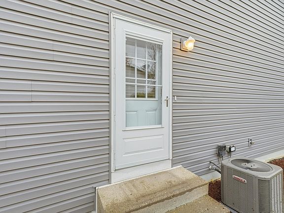 3rd image of 149 Mindy Ln