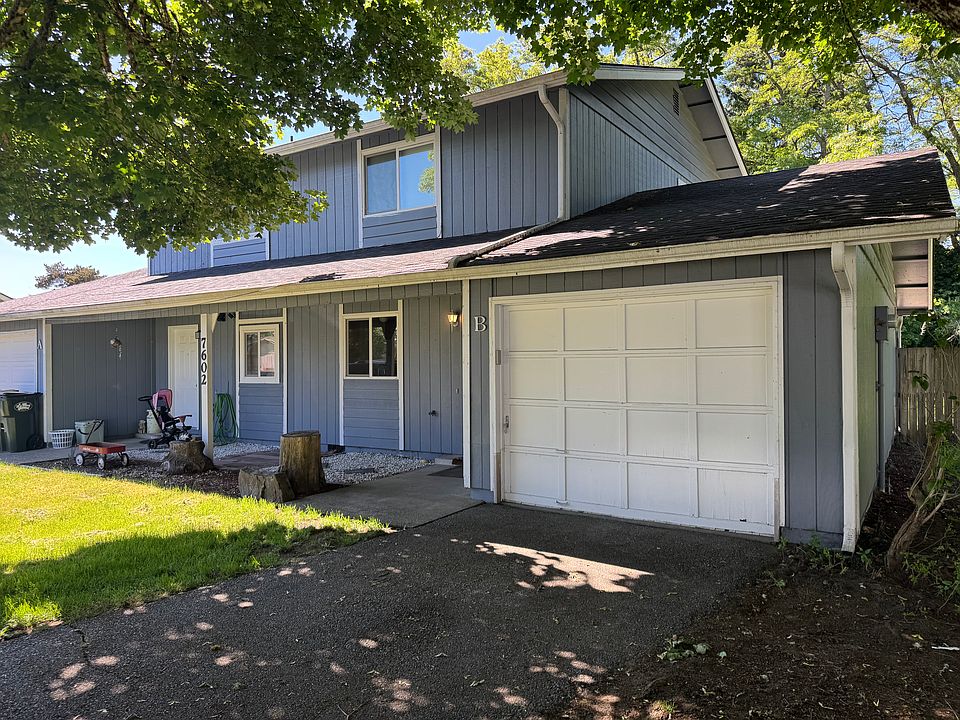 Duplex, with 2 bedrooms and 1 1/2 bath, 1 full bath & 2 bedr