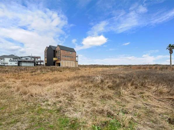 338 Atkinson St, Crystal Beach, TX 77650