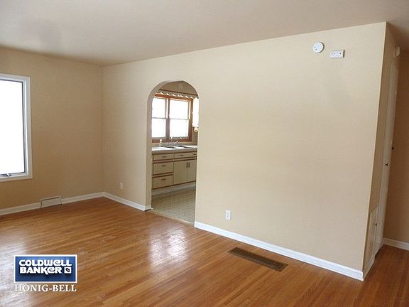 3rd image of 643 N Westlawn Ave