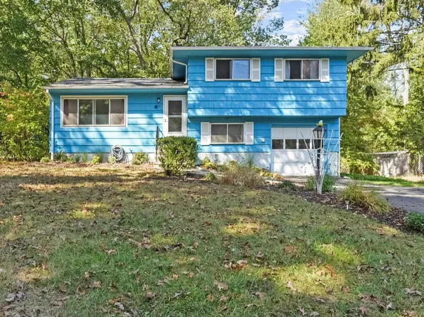 35 Mohawk Drive, Norwalk, CT 06851