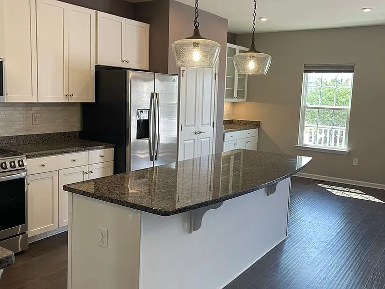 331 S Parkway Dr — Photo 36