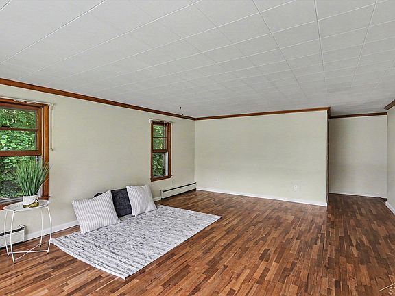 3rd image of 748 W Irish St