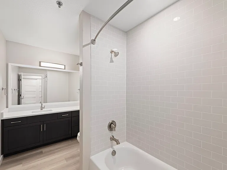 Regency Apartments — Photo 43